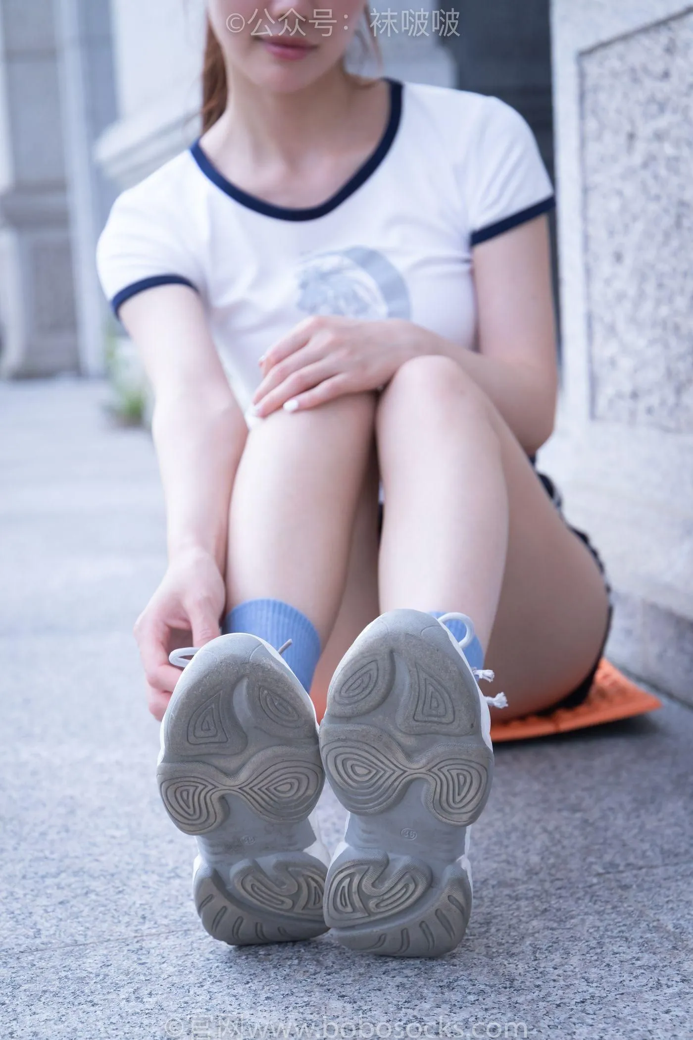[BoBoSocks袜啵啵]NO.028 小米-运动鞋、白棉袜、裸足 [133P]插图8
